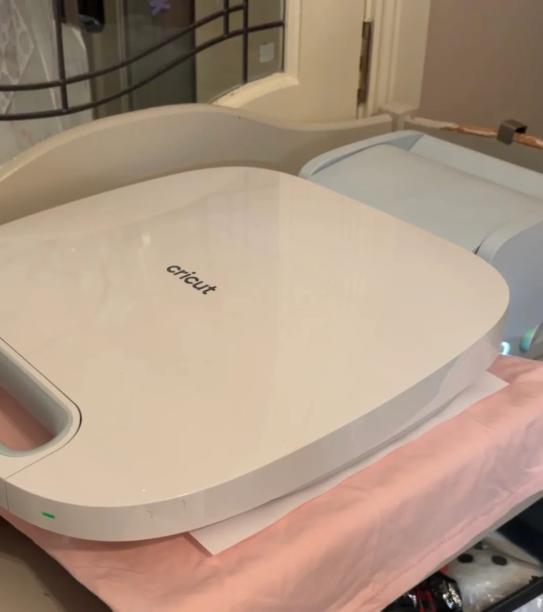Cricut AutoPress (heatpress) - Image 3