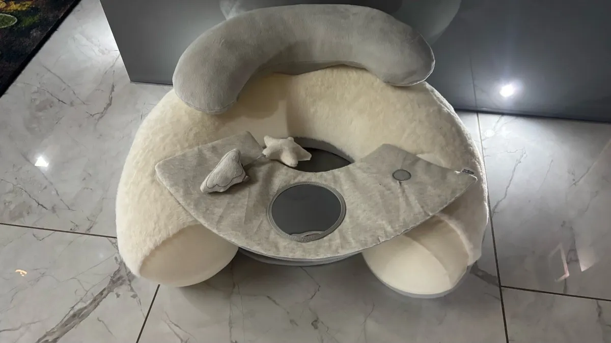 Mamas & papassit & play baby floor seat - Image 1