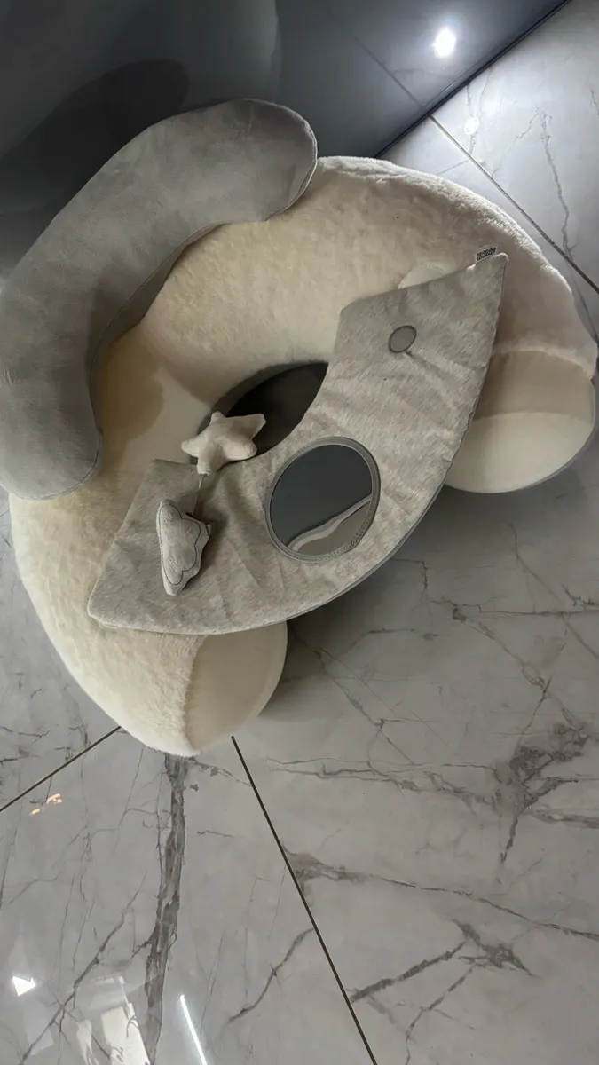 Mamas & papassit & play baby floor seat - Image 2