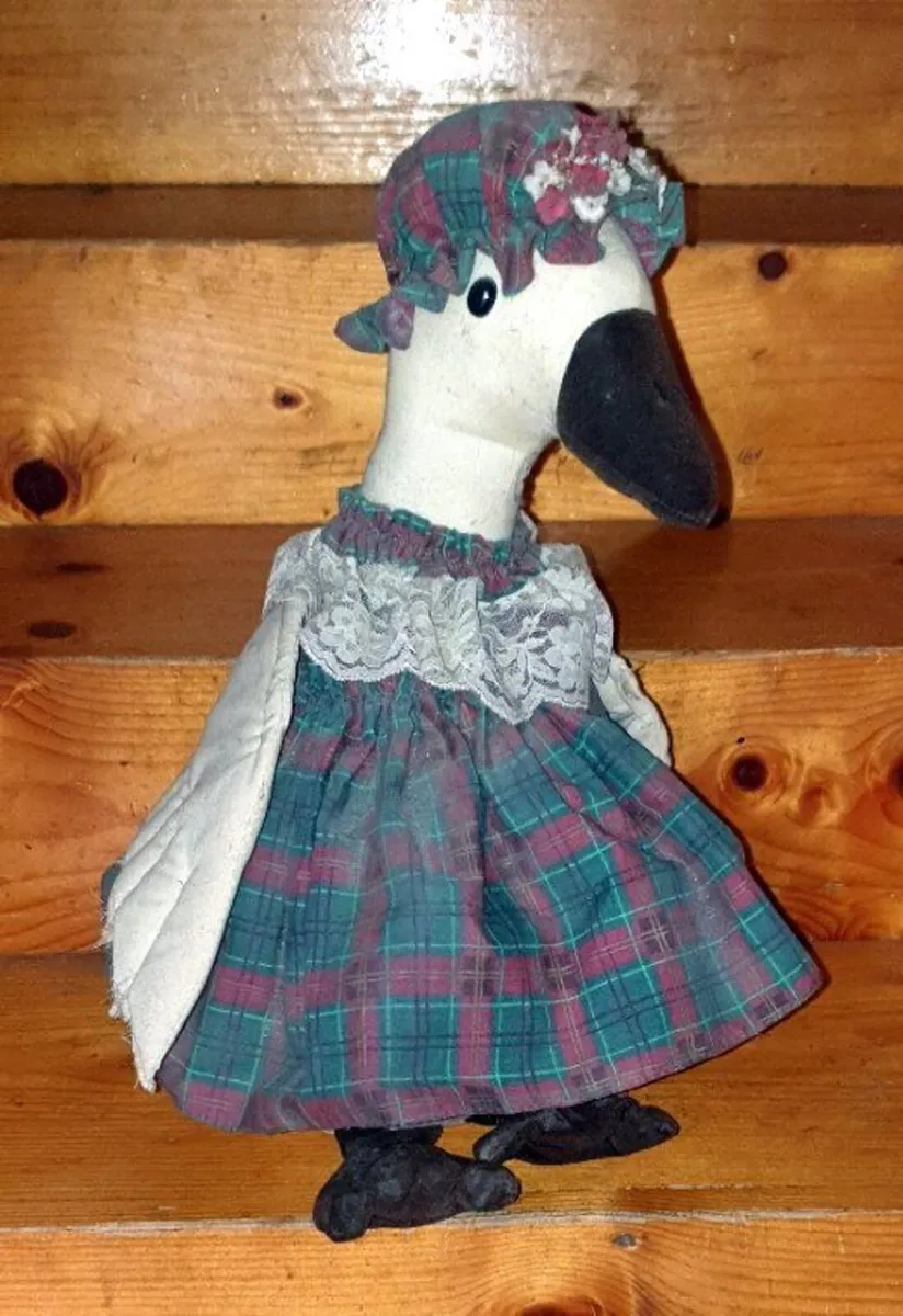 Pristine Vintage Harrods Fabric Goose Doorstop - Image 3