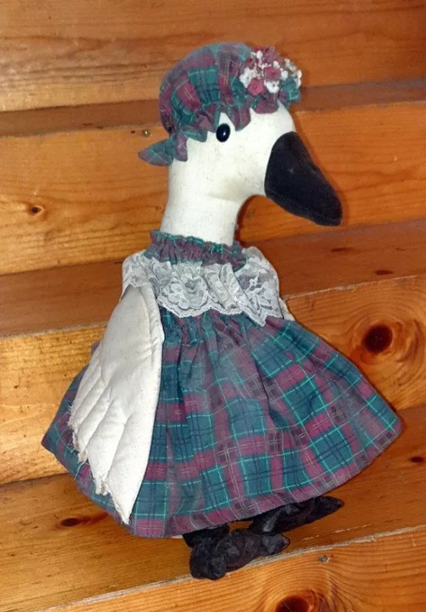Pristine Vintage Harrods Fabric Goose Doorstop - Image 4