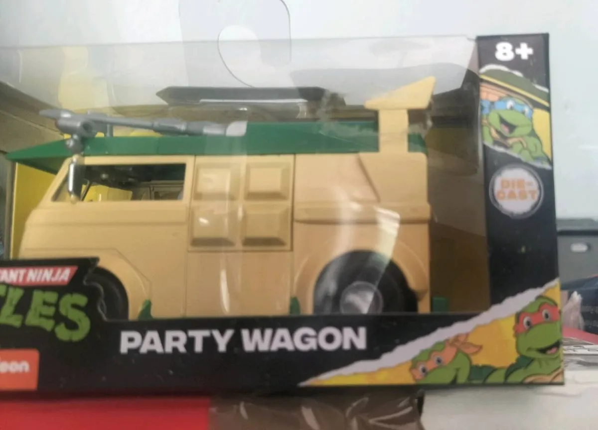 Diecast model turtles party wagon - Image 4