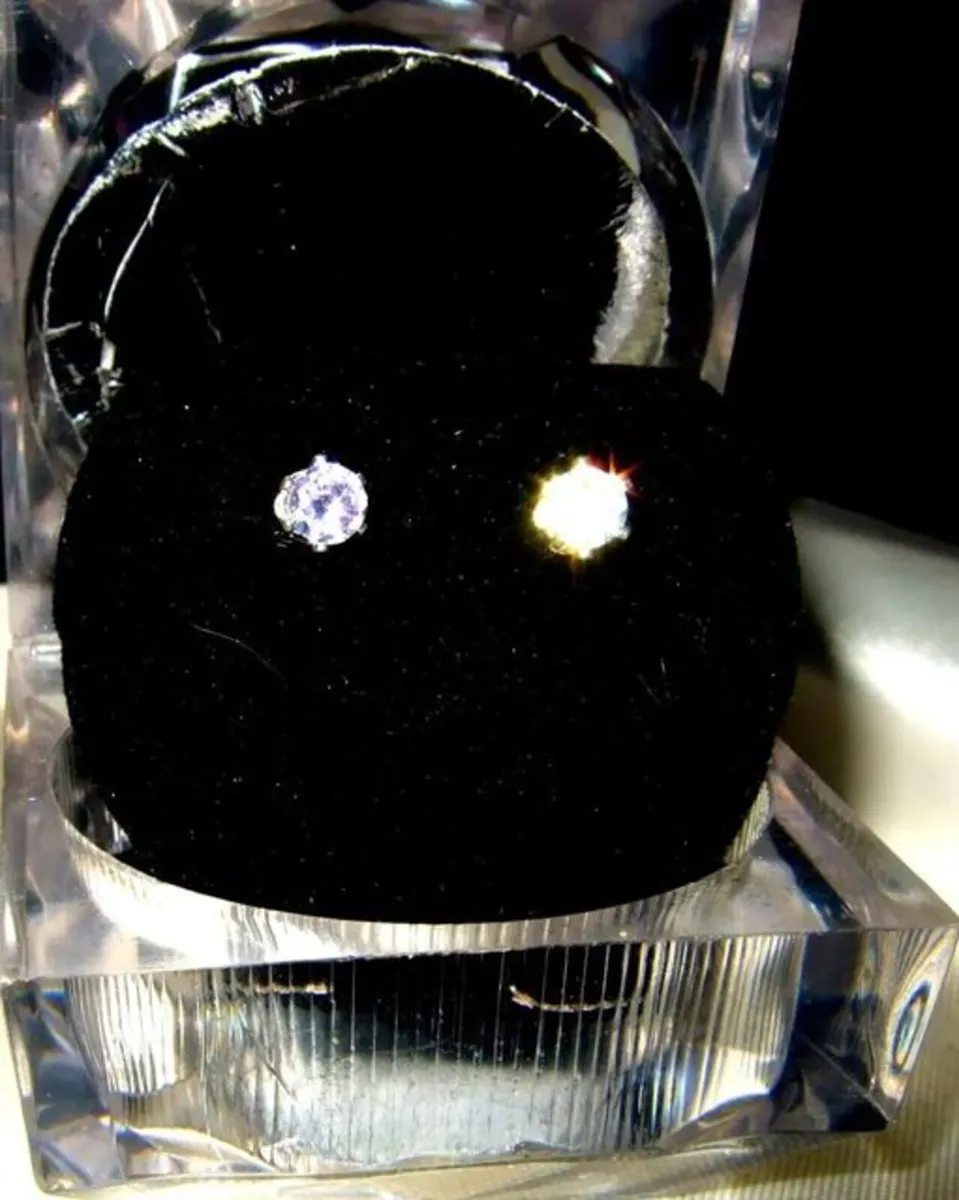 Vintage Silver Sapphire Solitaire Stud Earrings - Image 2