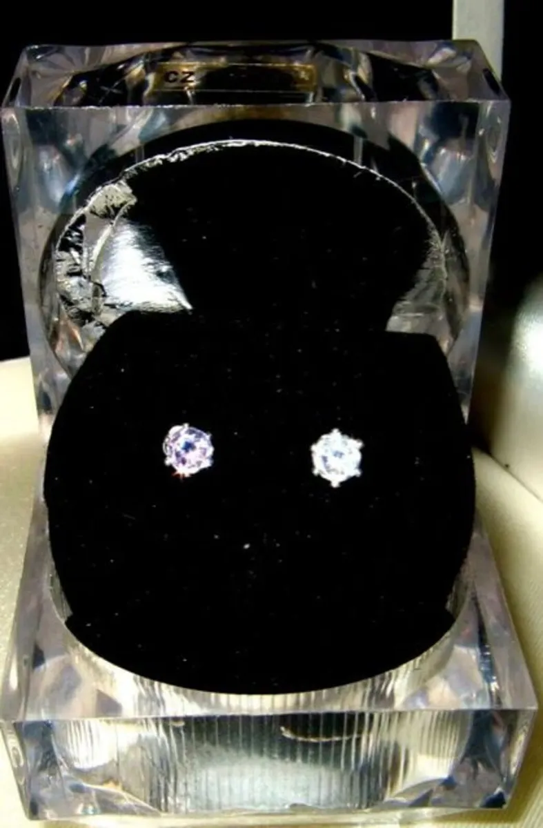 Vintage Silver Sapphire Solitaire Stud Earrings - Image 4