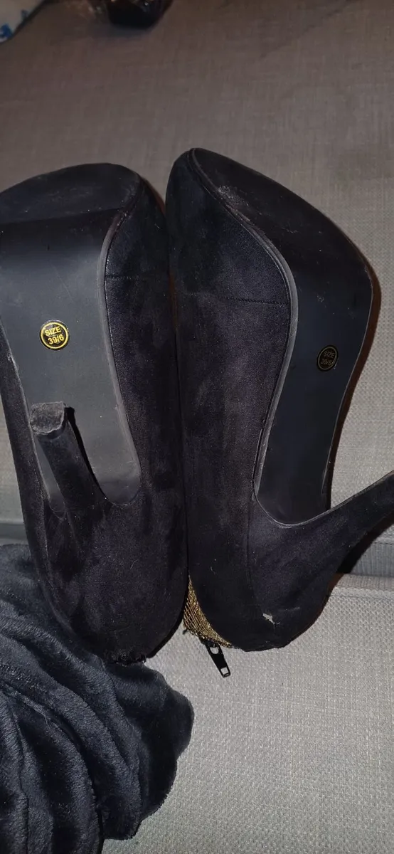 Size 6 black suede & gold trim ankle boots - Image 4