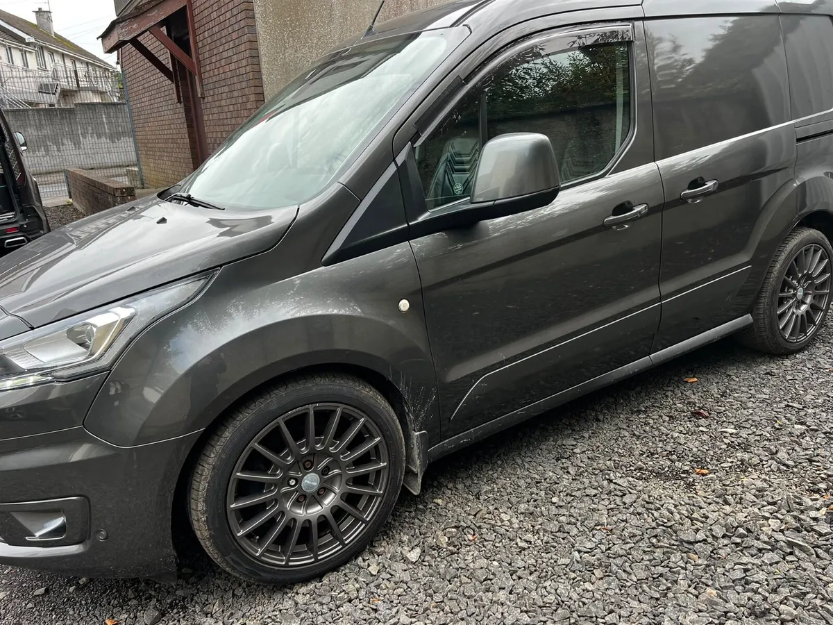 Ford Transit Connect Auto Limited - Image 3