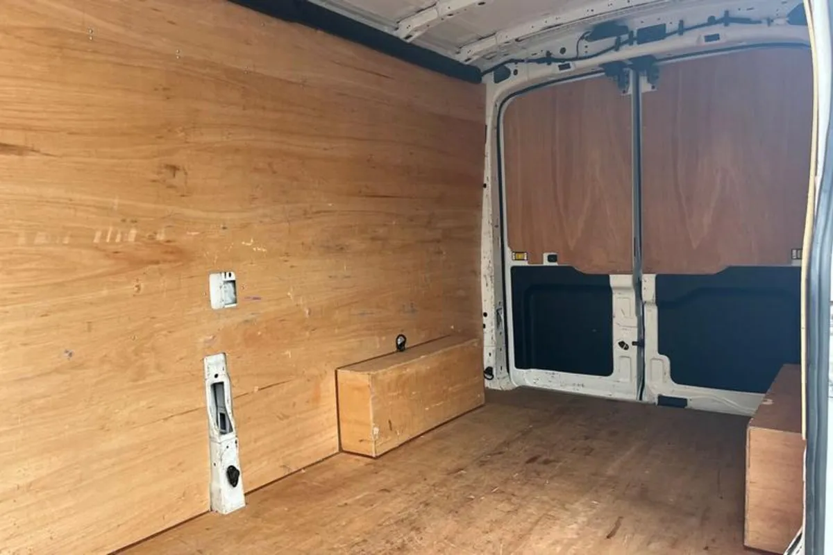 Ford Transit 350 Limited L3 H2 LWB Medium Roof FWD - Image 4