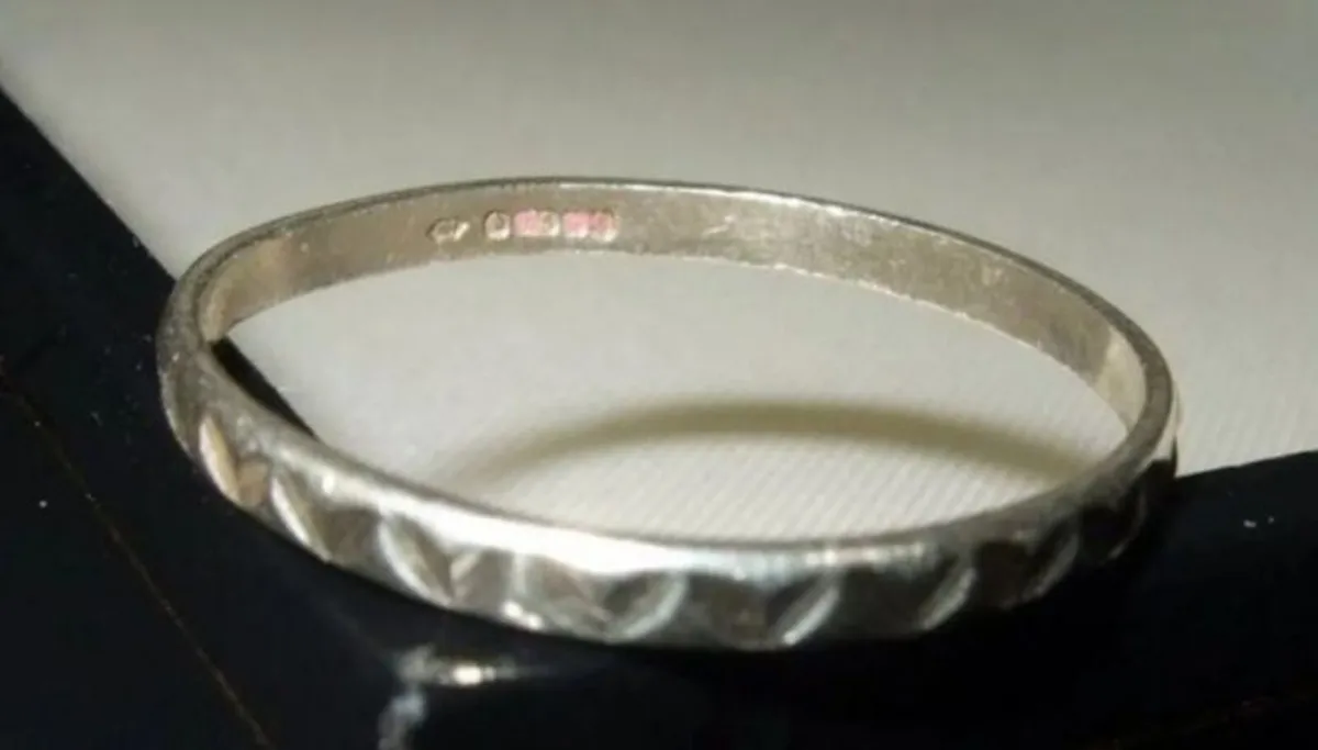 Vintage Hallmarked 9k White Gold Geometric Ring - Image 3