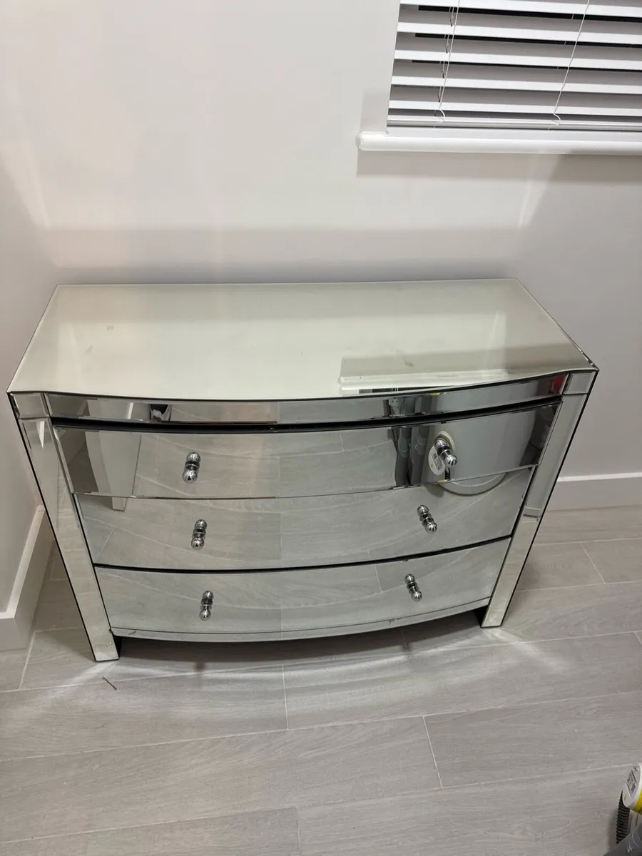Mirrored chest of drawers - Image 1