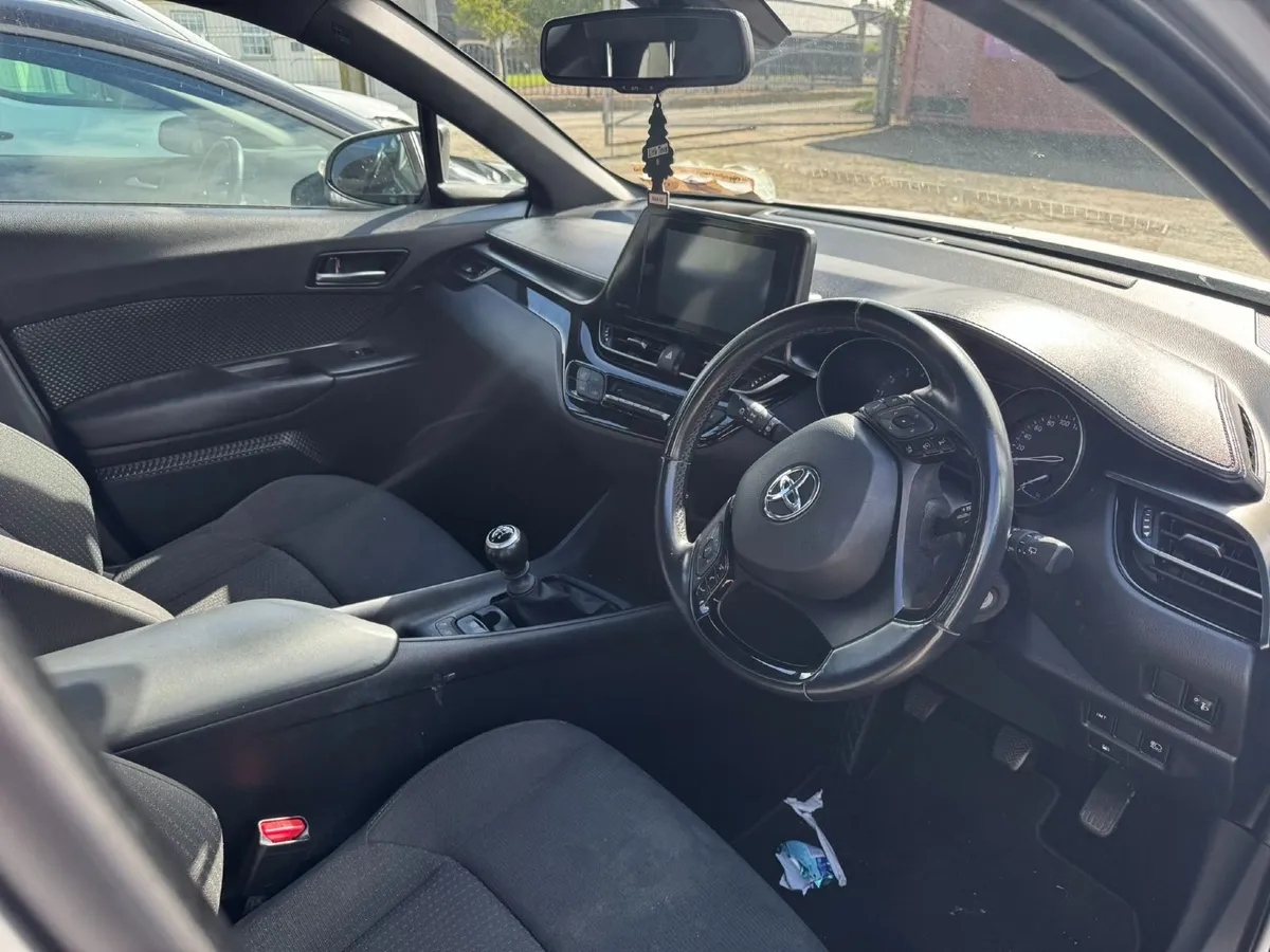 2018 TOYOTA C-HR 1.2 LUNA - Image 4
