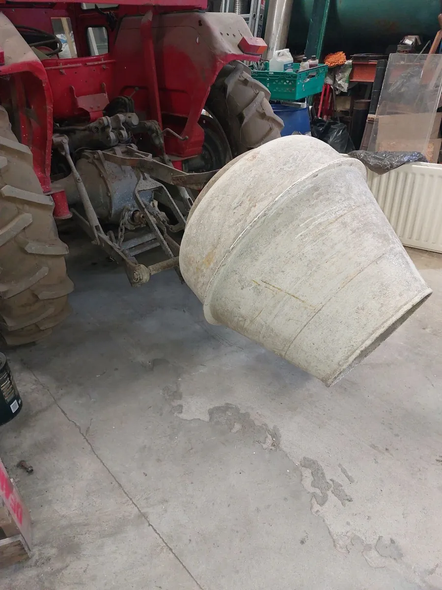 Cement mixer - Image 1