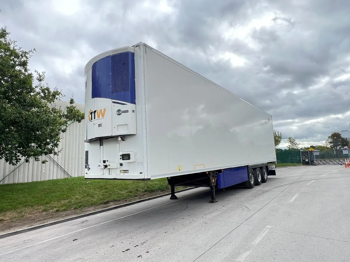 4.65m Schmitz High Cube Fridge Trailer - Image 4