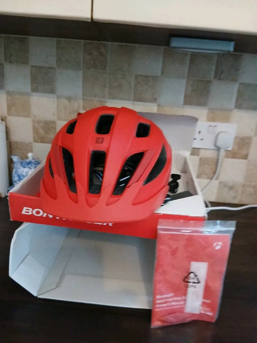 BONTRAGER BIKE HELMET NEW BOXED - Image 3