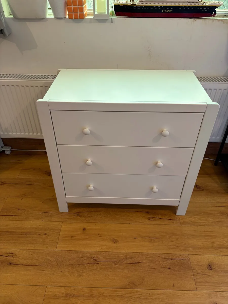 chest of drawer / changing unit - Image 3
