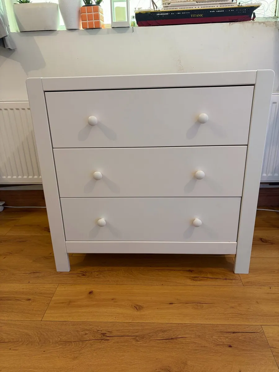 chest of drawer / changing unit - Image 4
