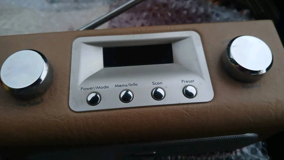 Radio - Image 1
