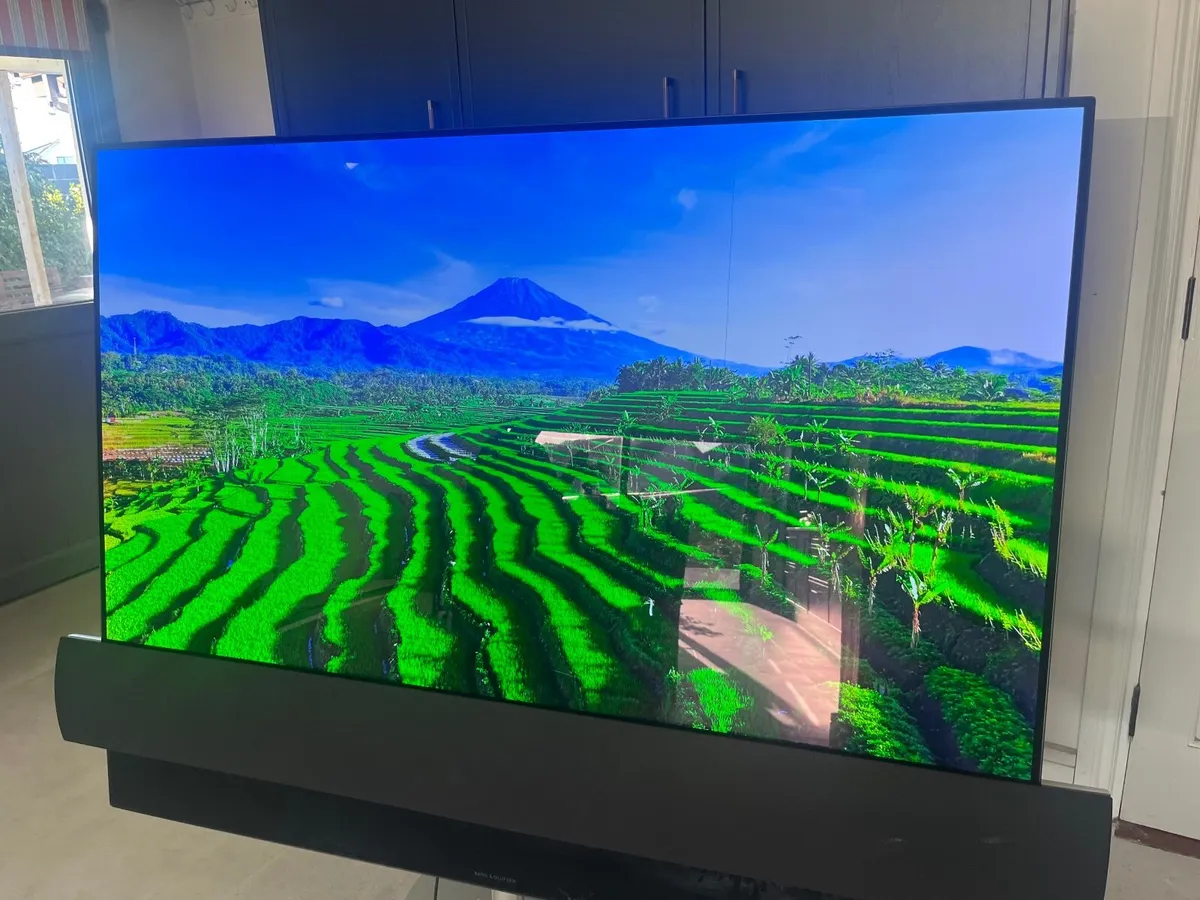Bang & Olufsen TV & soundbar, 65 inch screen - Image 2