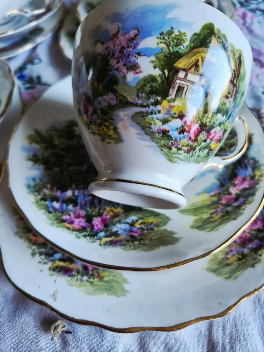 Beautiful Royal vale country cottage tea service - Image 1