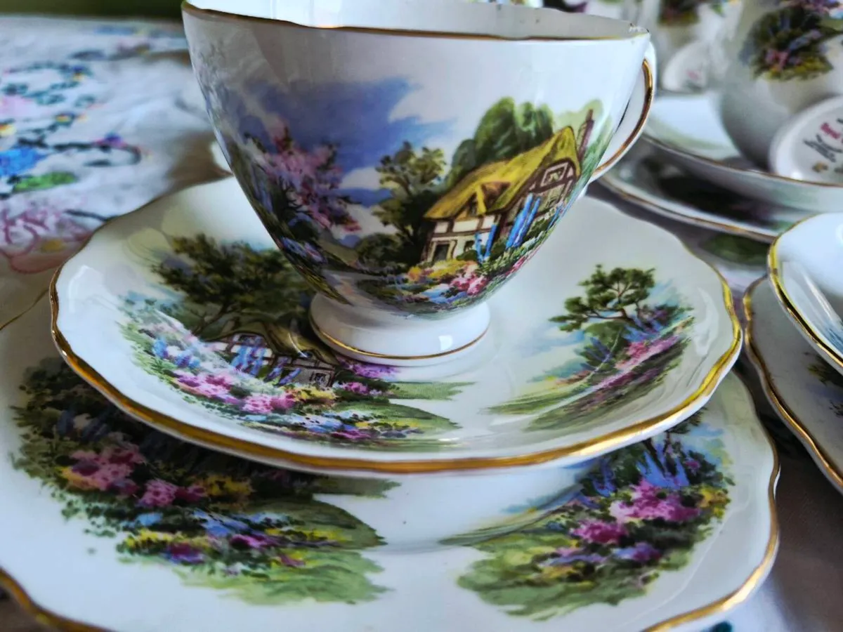 Beautiful Royal vale country cottage tea service - Image 4