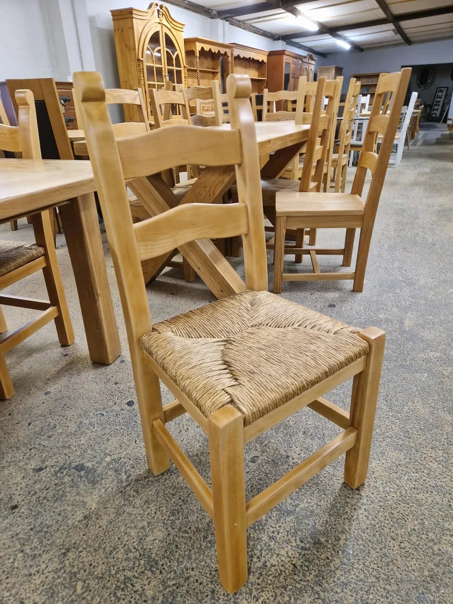 Extendable oak table, 6 ladder back oak chairs - Image 4