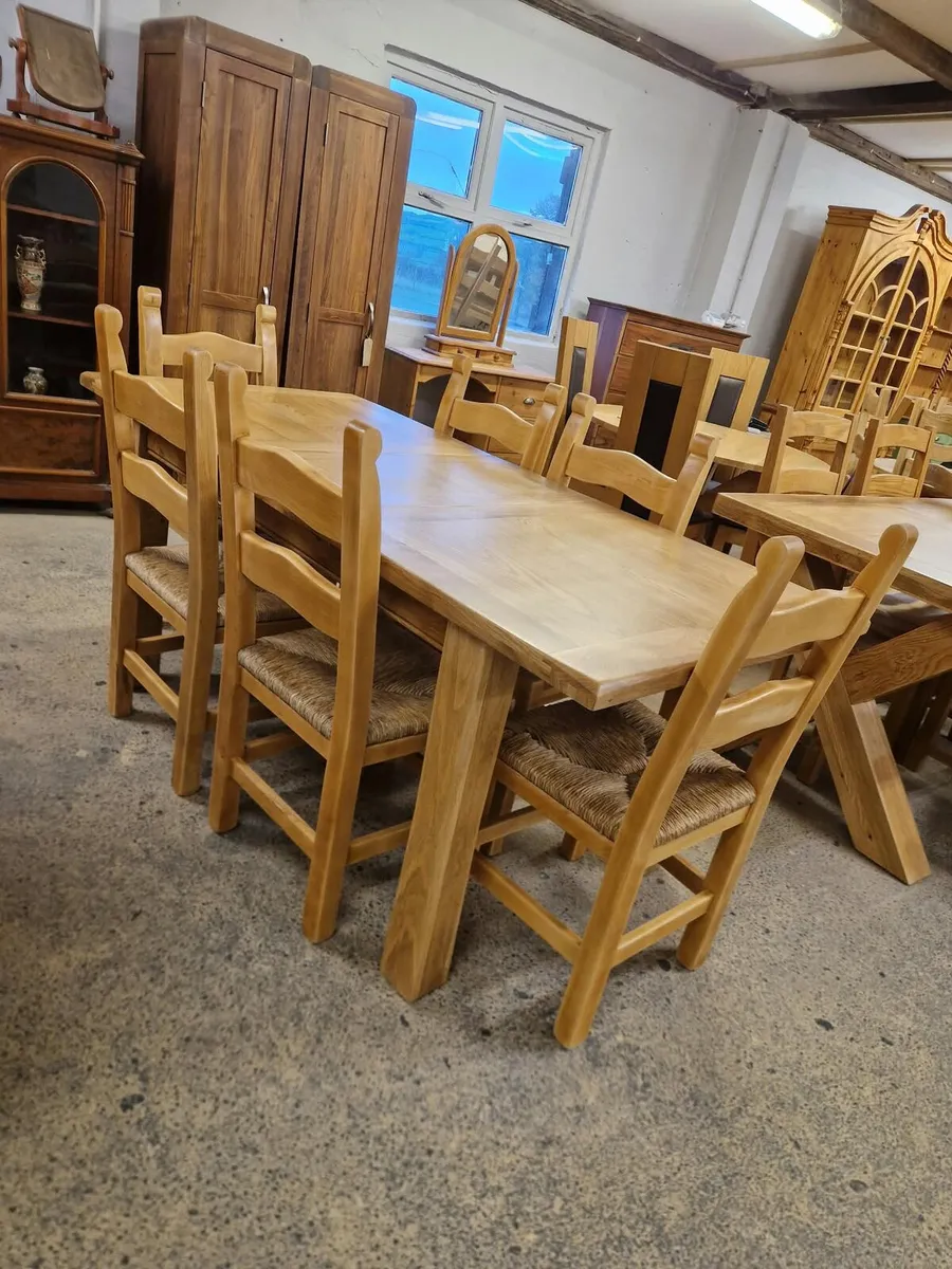 Extendable oak table, 6 ladder back oak chairs - Image 1