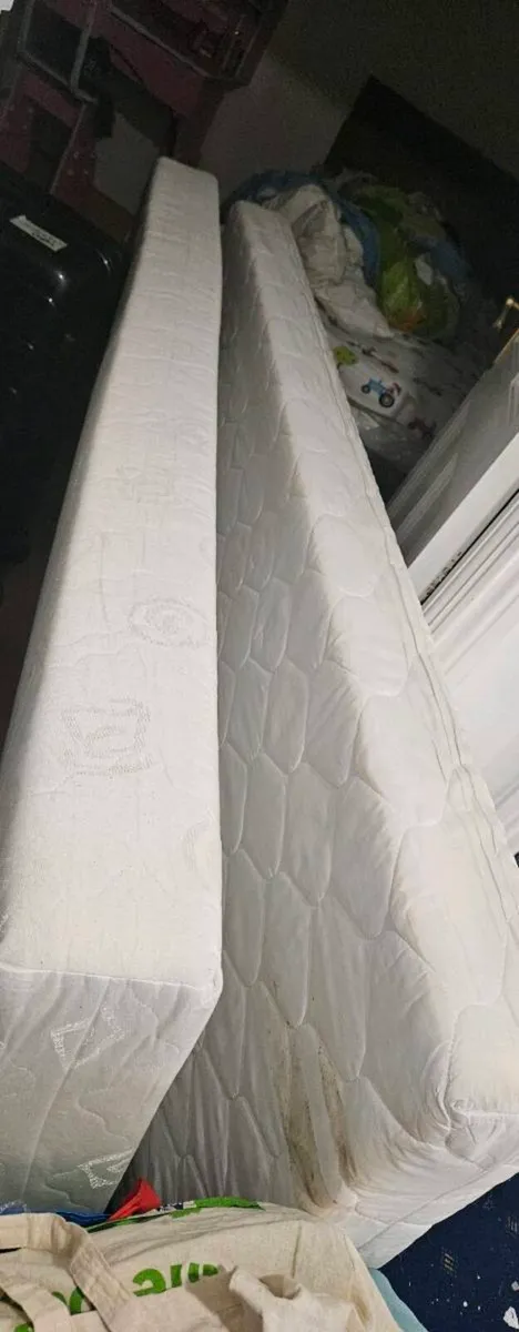 2 single mattresses - Image 2