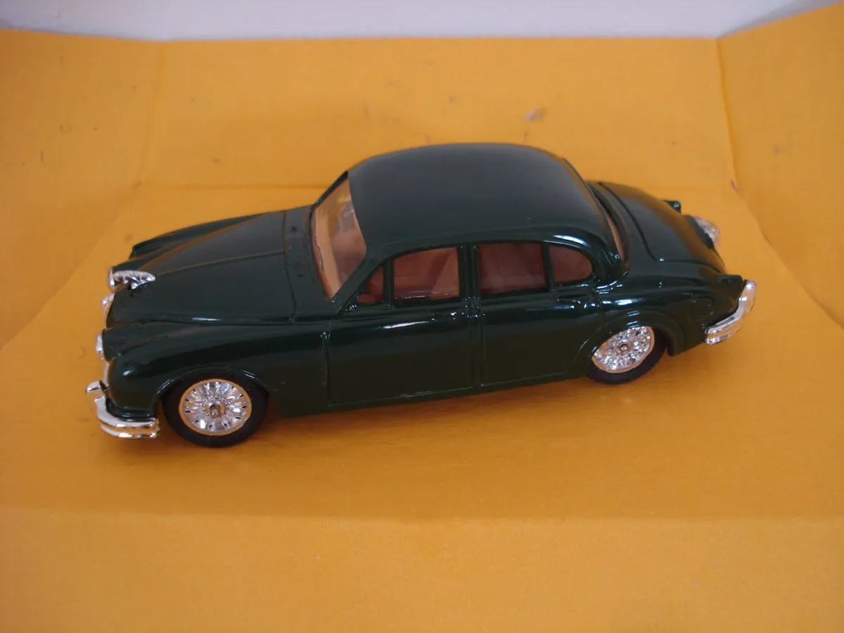 CORGI CLASSIC MODELS JAGUAR MK2 3.4 LITRE. - Image 3