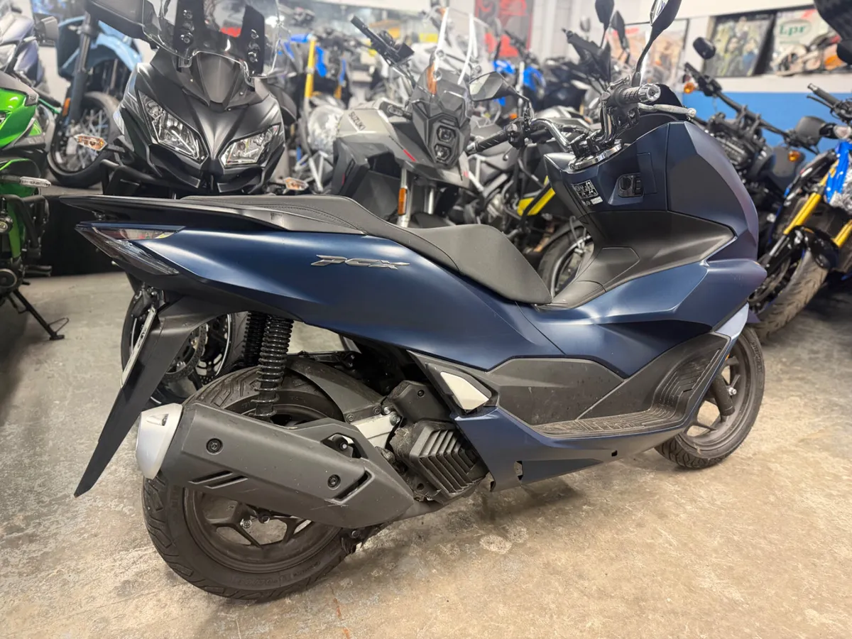 2024 Honda PCX125 - Image 3