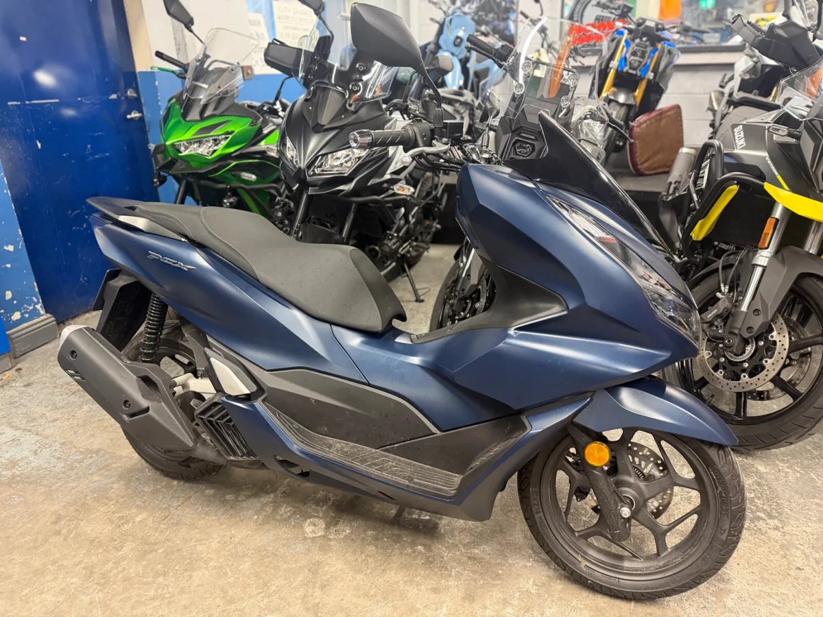 2024 Honda PCX125 - Image 2