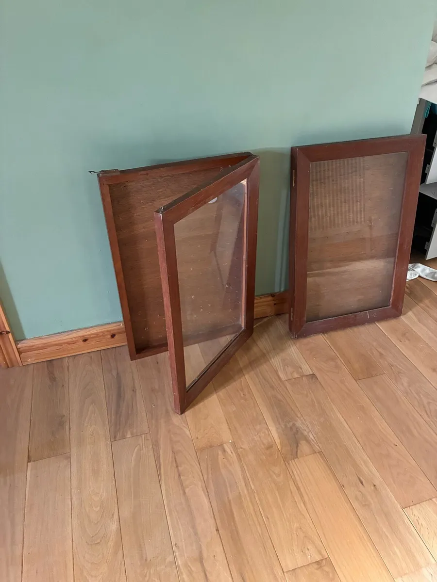 Display cabinets - Image 1