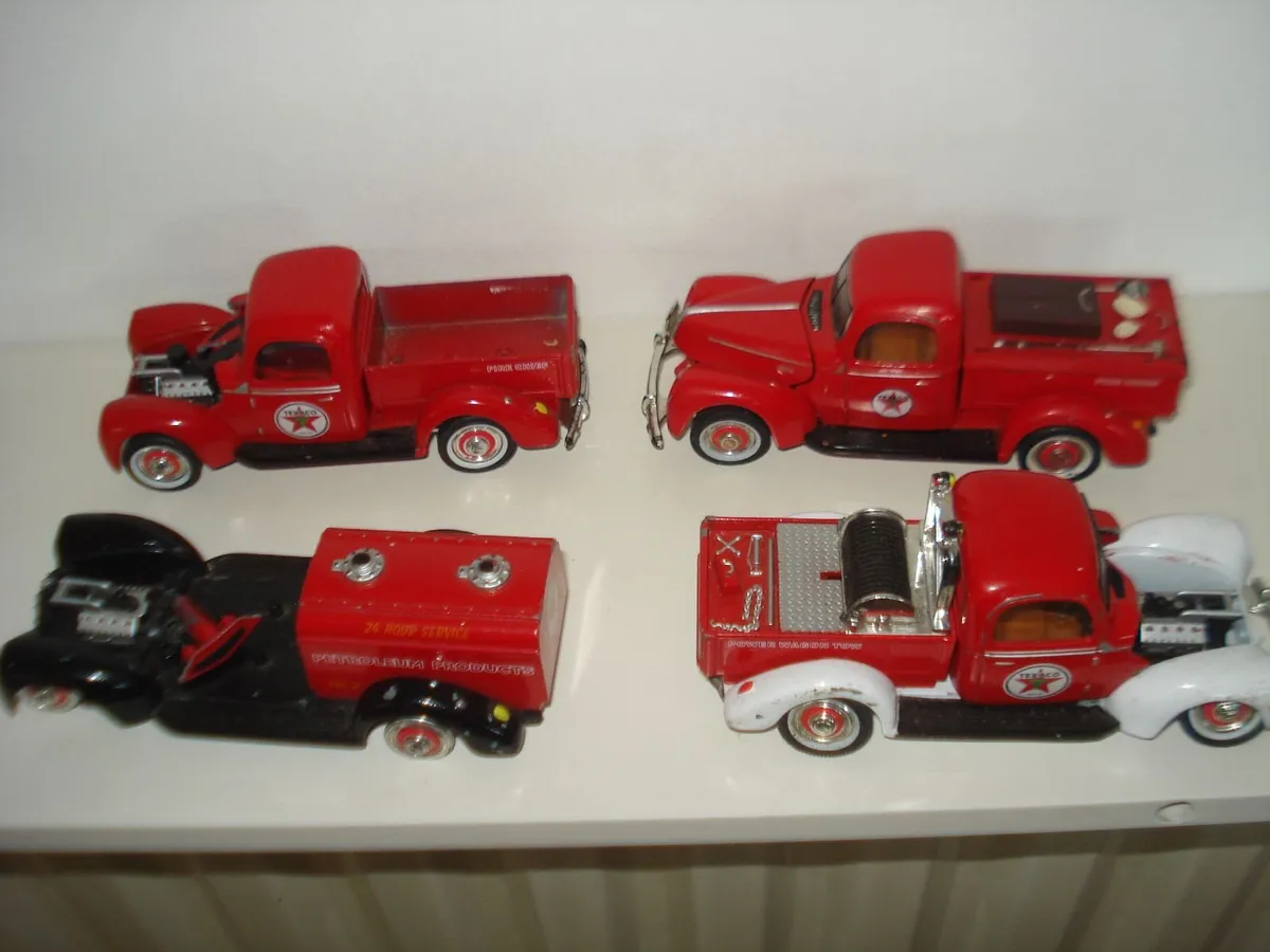 4 TEXACO 1940 FORD PICK UP MODELS. 1/32 SCALE. - Image 1