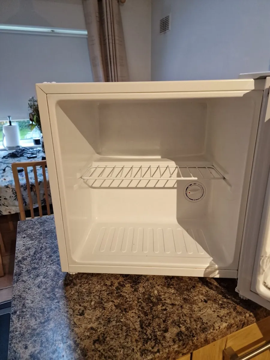 Mini Fridge - Image 3