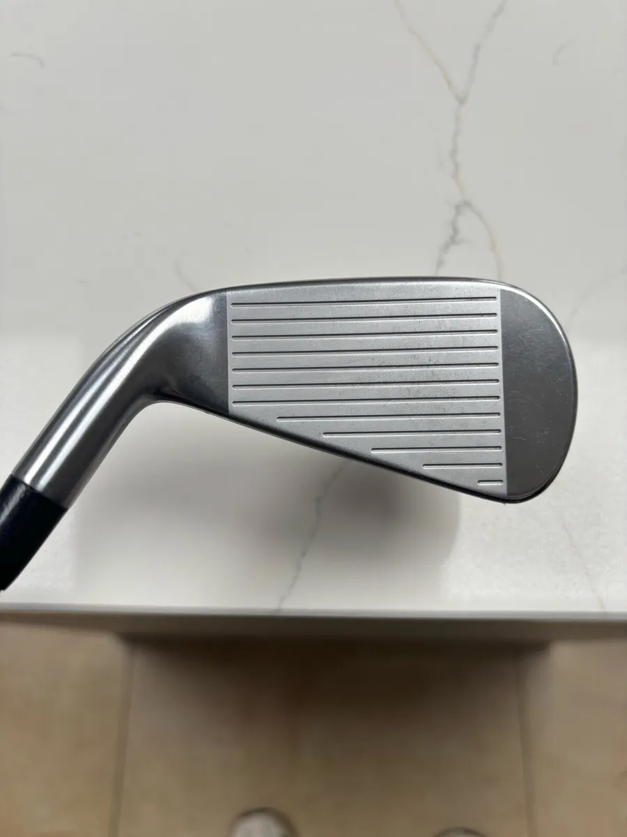 Titleist u505 2 Iron - Image 2