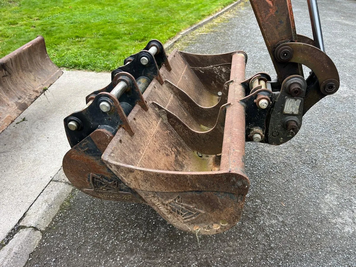 Hitachi EX22-2 Mini Digger (2.2 Tonne) - Image 3