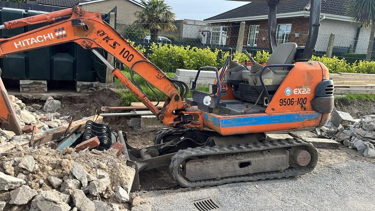 Hitachi EX22-2 Mini Digger (2.2 Tonne) - Image 1