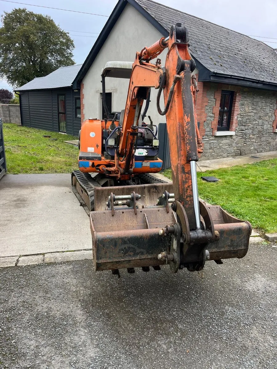 Hitachi EX22-2 Mini Digger (2.2 Tonne) - Image 2