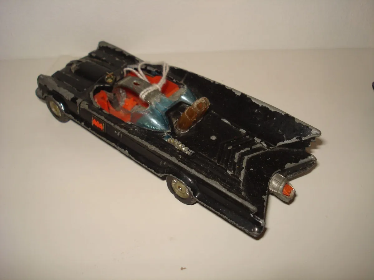CORGI DIECAST METAL MODEL BATMOBILE, 1/43 SCALE. - Image 1