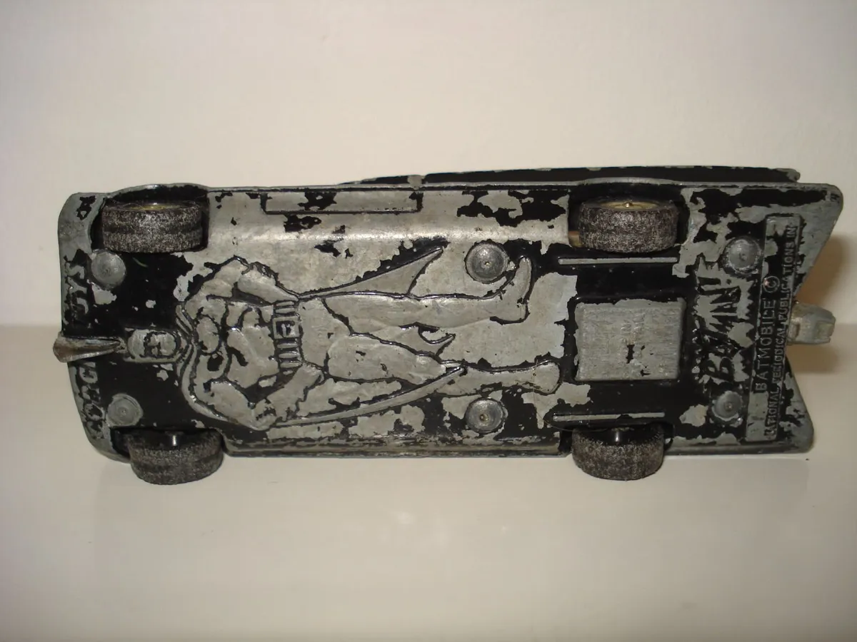 CORGI DIECAST METAL MODEL BATMOBILE, 1/43 SCALE. - Image 2