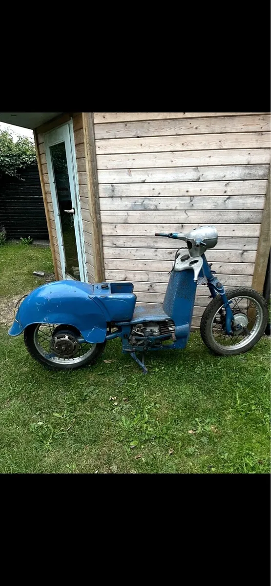 Vintage Moto Guzzi Galletto - Image 1