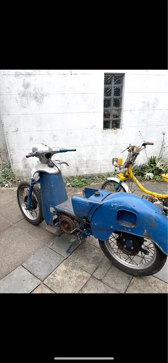 Vintage Moto Guzzi Galletto - Image 4