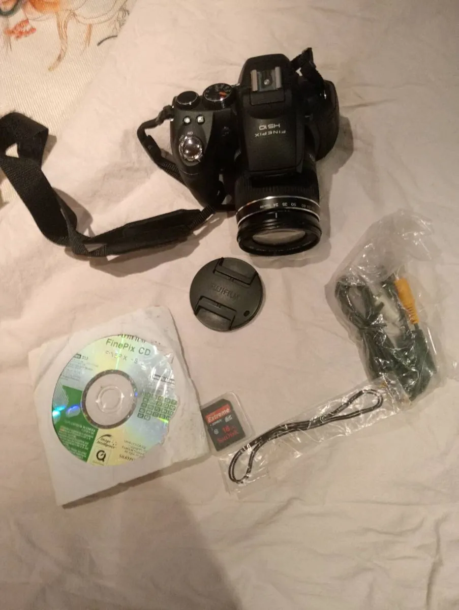 Fujifilm FinePix HS10 digital camera - Image 1