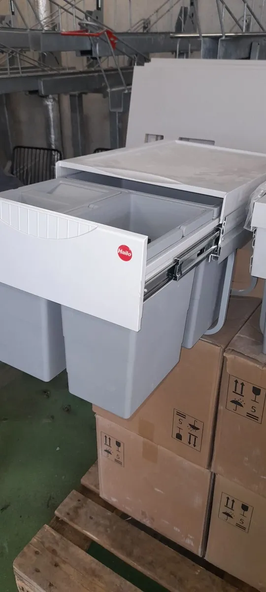 Pull out kitchen bin - Image 2