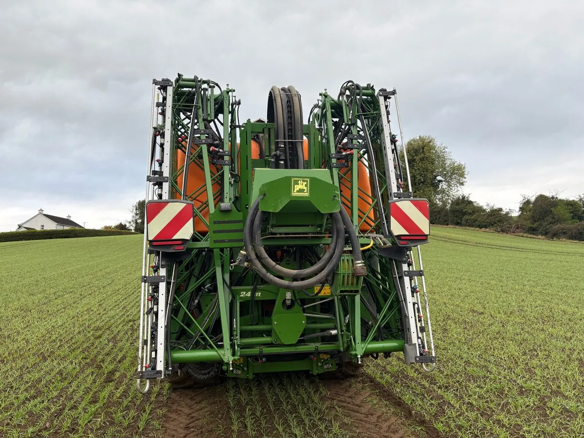 Amazone UF 2002 Sprayer 24m - Image 3