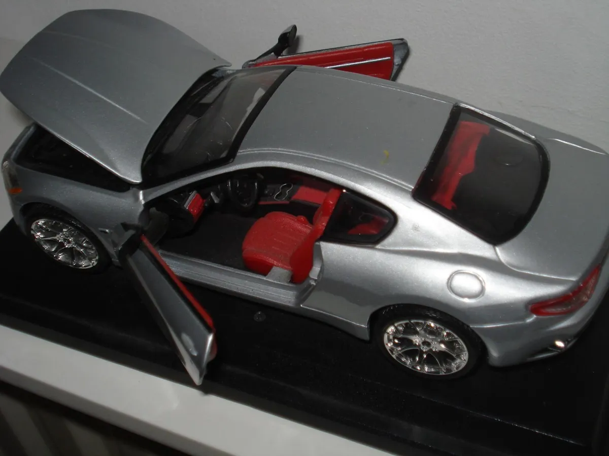BURAGO MASERATI GRAN TURISMO. 1/24 SCALE. - Image 2
