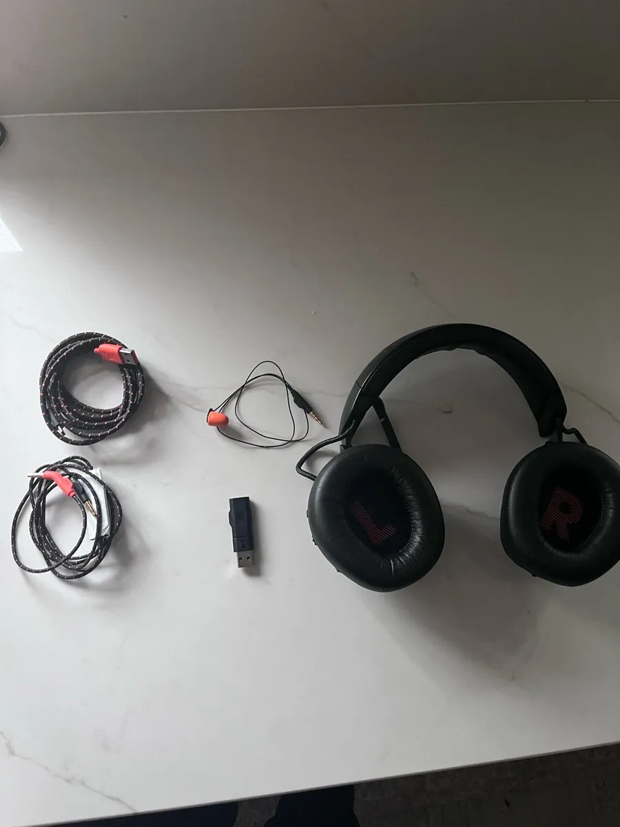 JBL Quantum 350 wireless gaming headset - Image 2