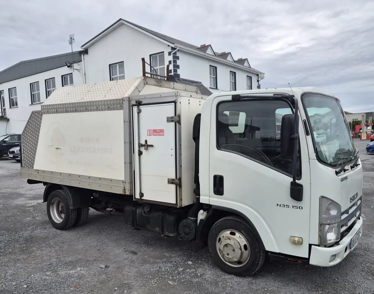 Isuzu tipper 2009 - Image 2
