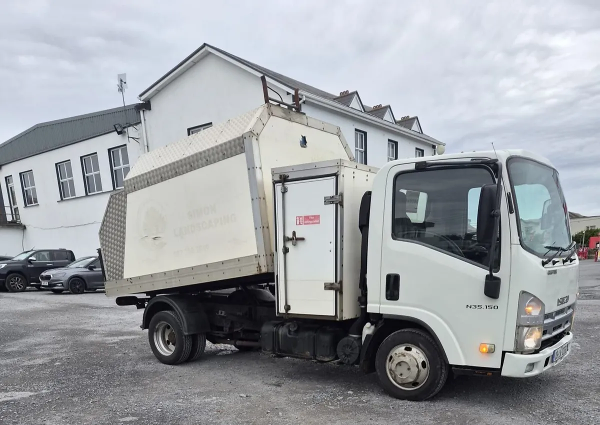 Isuzu tipper 2009 - Image 3