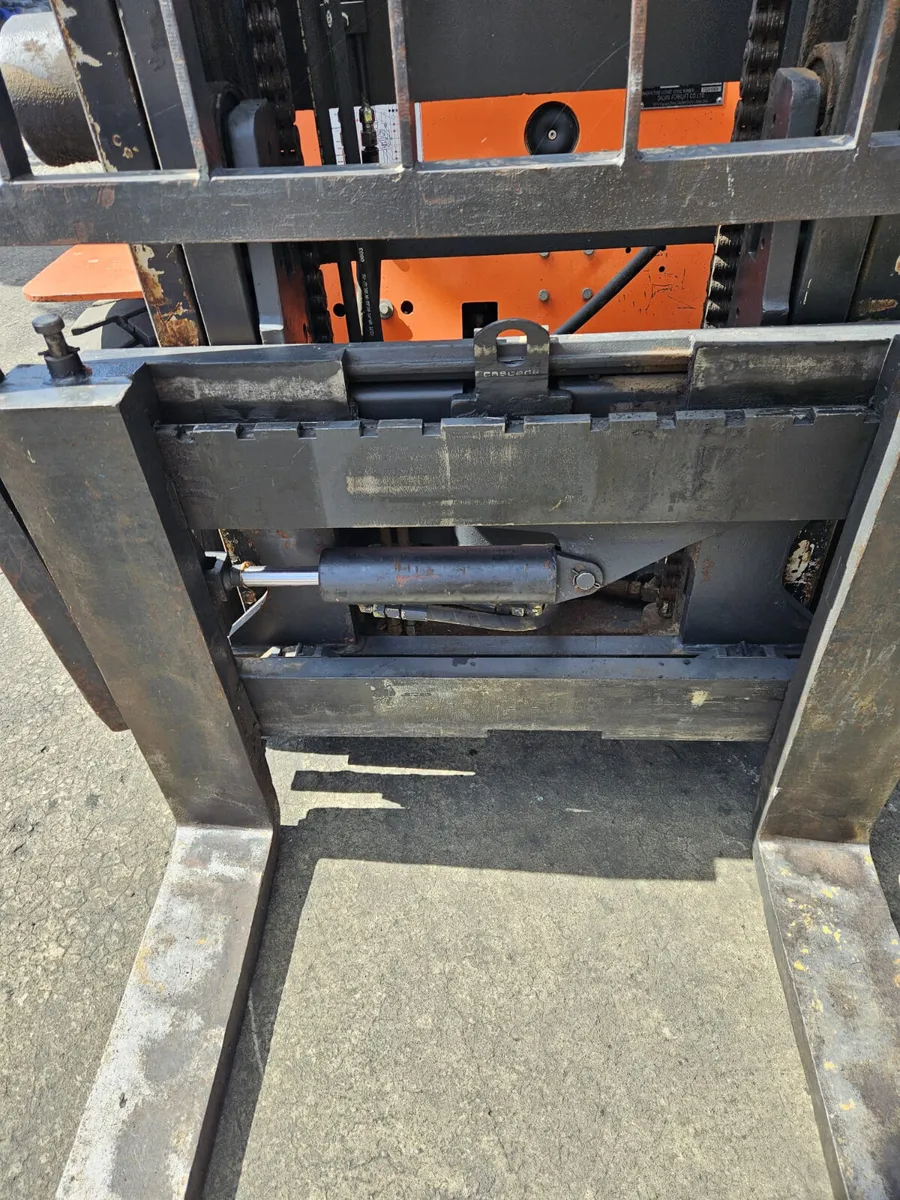 Doosan 2.5 ton forklift 2017 - Image 4