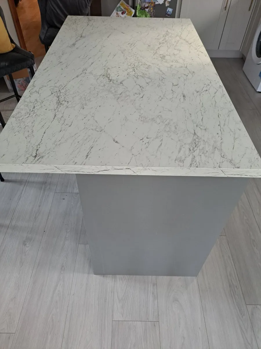 Kitchen island - Image 2