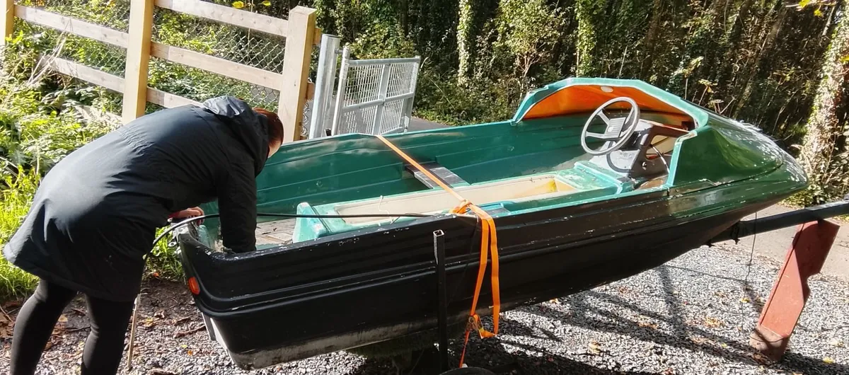 10ft Boat with trailer - Image 2
